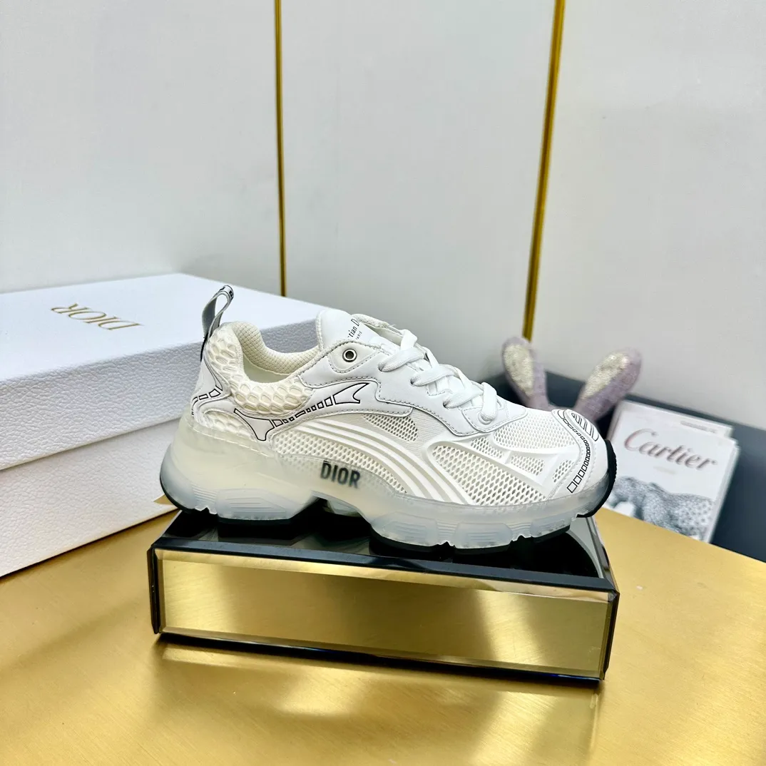 👟👟Ex-factory price 700👟👟 Top version 🌟🌟Dior 2024 spring and summer catwalk new style Vibe iconic fashion modern sports dad shoes CD letter logo Oblique printed pattern lace-up color-blocking thick-soled running shoes Stars' same jelly color casual women's shoes The top high-end version on the market Material: The upper is made of special technology with mesh fabric spliced with metal cowhide + environmentally friendly breathable fabric lining + original molded Tpu combination outsole. Bottom thickness: 4CM Size: 35-40 standard code (34.41 customization is not returnable)